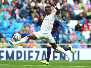 Vinicius jr. controla el balón durante el partido ante el Levante Vinicius jr. controla el balón durante el partido ante el Levante