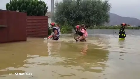 La UME y el resto de fuerzas armadas trabajan sin descanso en las zonas afectadas por la DANA La UME y el resto de fuerzas armadas trabajan sin descanso en las zonas afectadas por la DANA