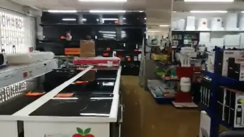 Una ferretería queda totalmente destrozada en Los Alcázares, Murcia, por la DANA Una ferretería queda totalmente destrozada en Los Alcázares, Murcia, por la DANA