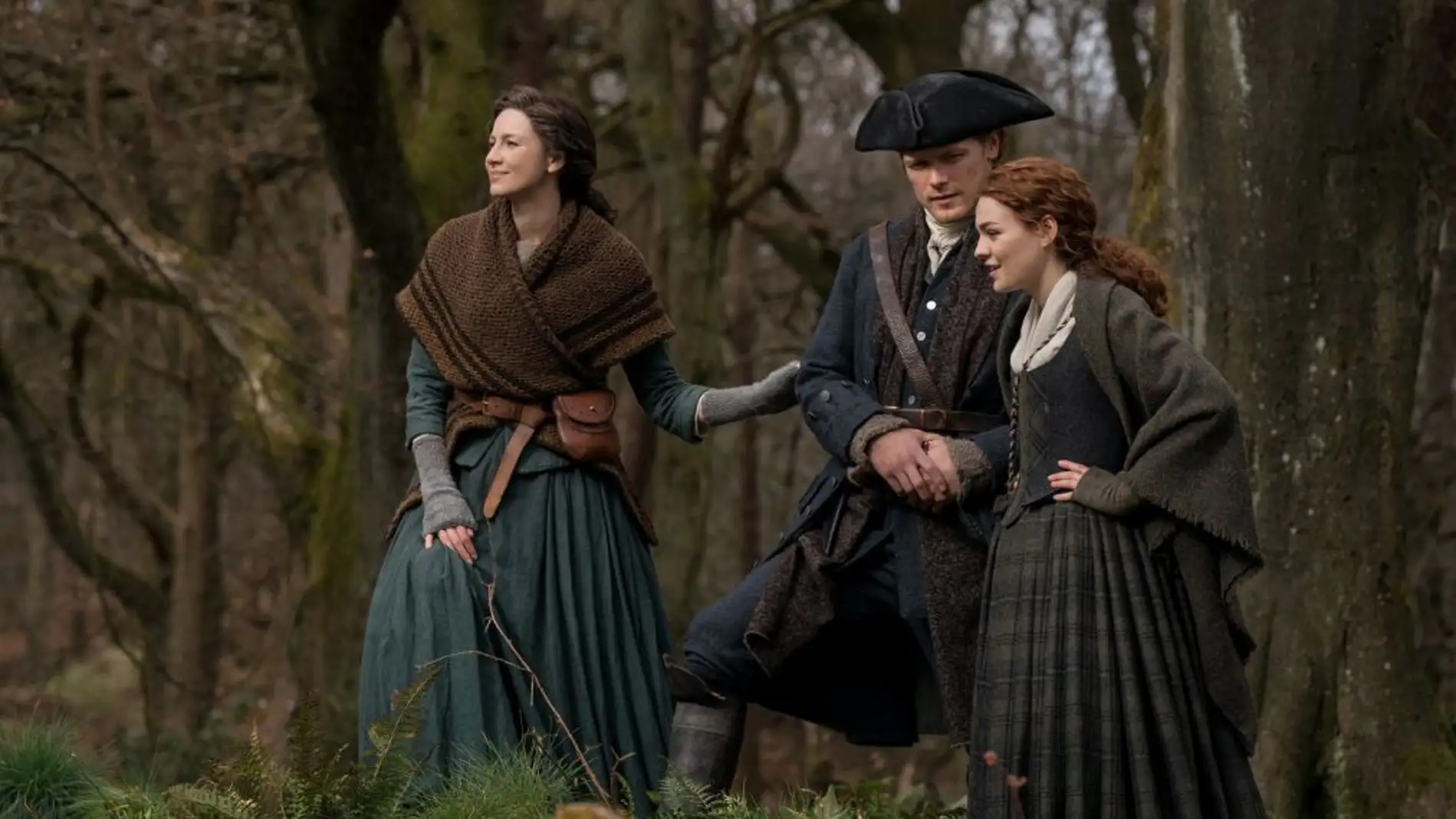Caitriona Balfe, Sam Heughan y Sophie Skelton en 'Outlander'