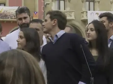 Rivera pide al gobierno que intervenga los Mossos Rivera pide al gobierno que intervenga los Mossos