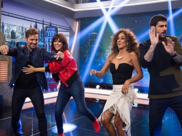 El animado baile de los coaches de 'La Voz Kids' al entrar al plató de 'El Hormiguero 3.0'