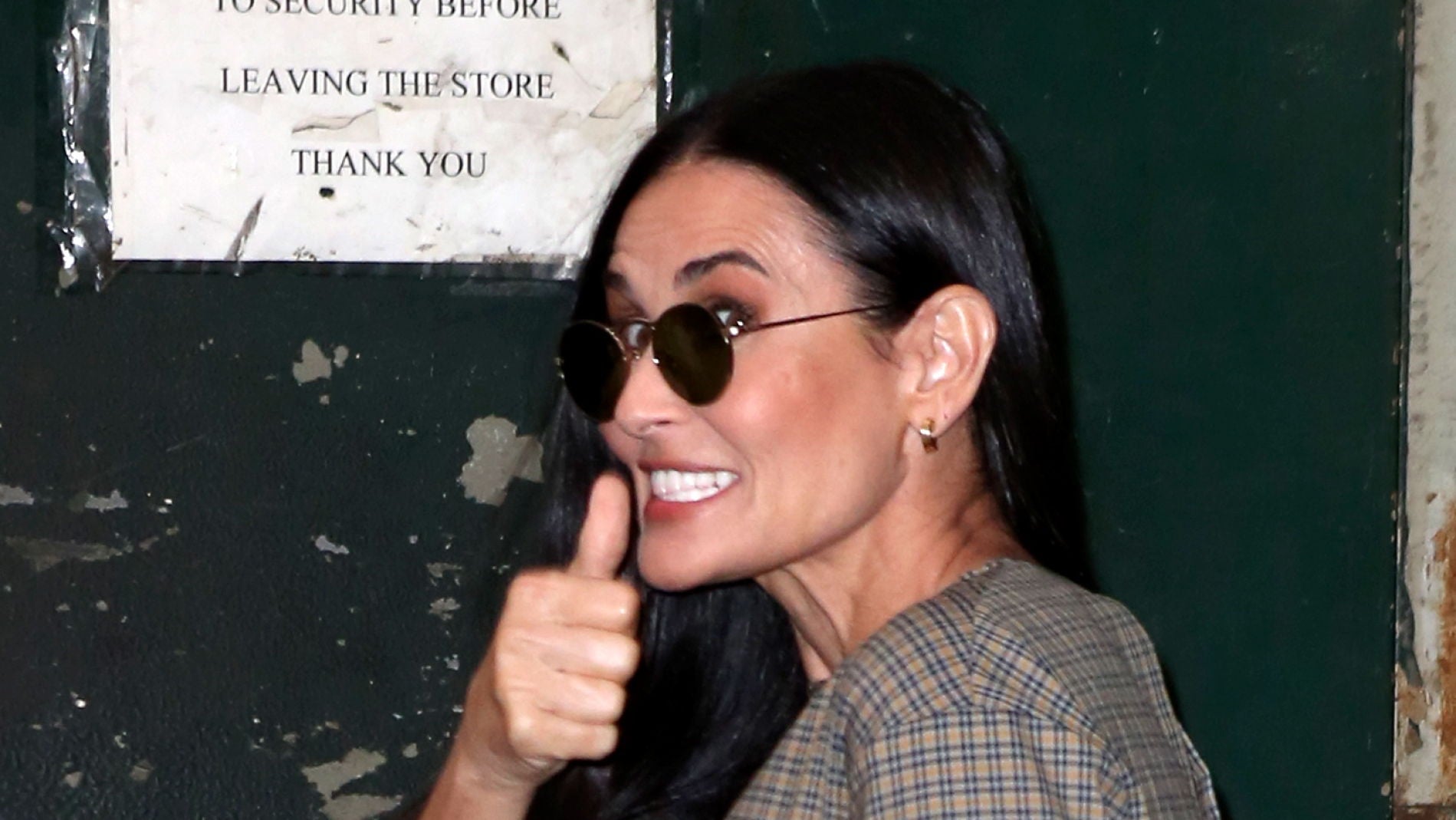 Demi Moore pone buena cara pese a las polémicas 