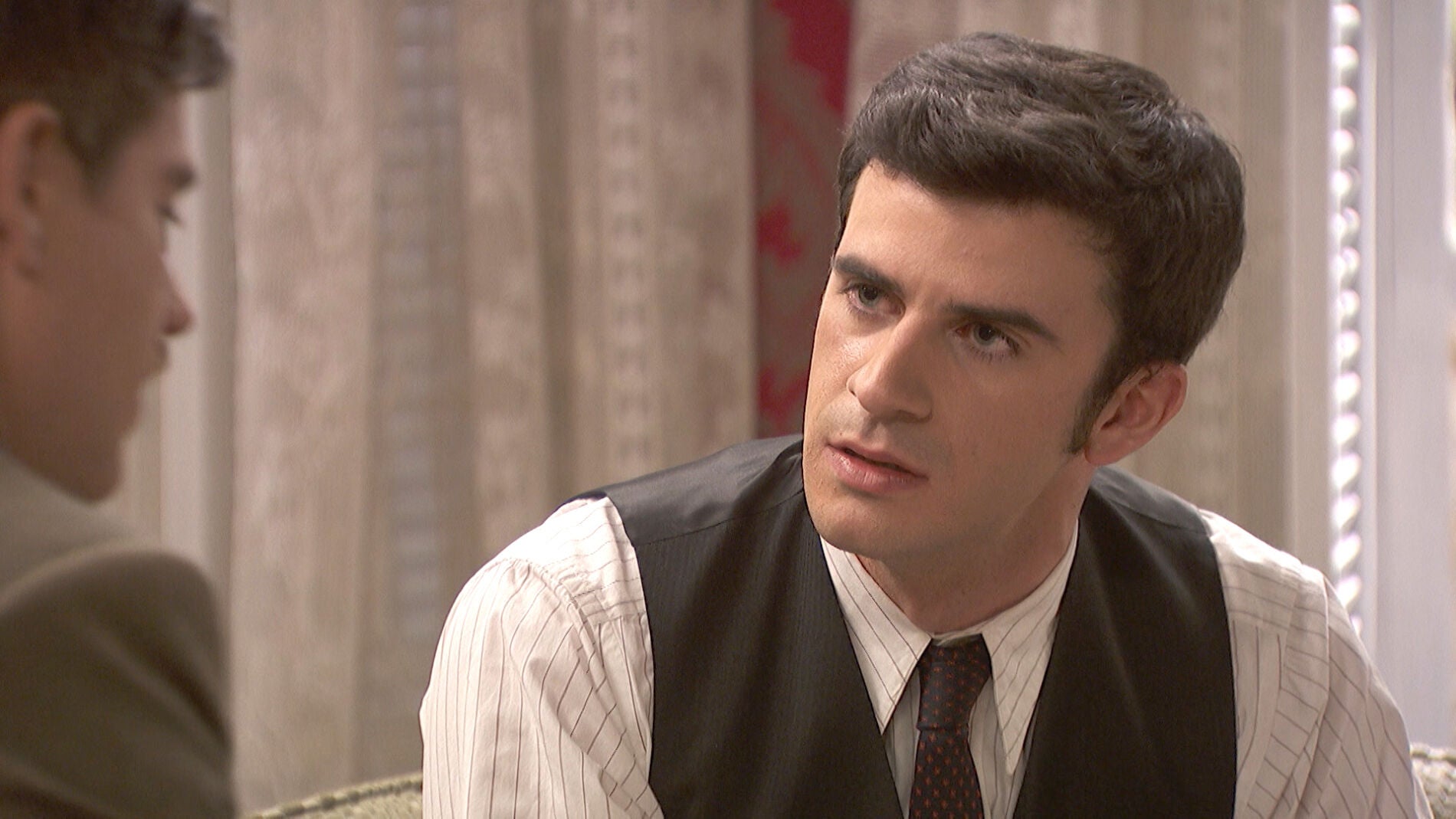 'El secreto de Puente Viejo': "Son un imb&eacute;cil que se ha enamorado de quien no deb&iacute;a" 