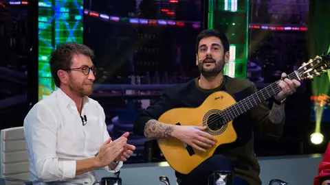 Melendi enseña su talento oculto en 'El Hormiguero 3.0': cantar 'Marco' con todas las vocales Melendi enseña su talento oculto en 'El Hormiguero 3.0': cantar 'Marco' con todas las vocales