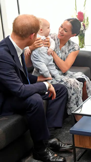 El príncipe Harry y Meghan Markle junto a su hijo Archie El príncipe Harry y Meghan Markle junto a su hijo Archie