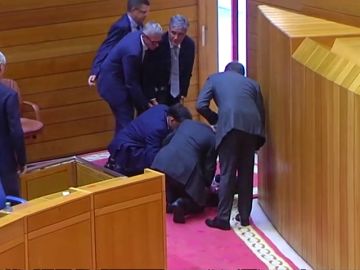 Desmayo de un ujier durante el debate en el Parlamento gallego