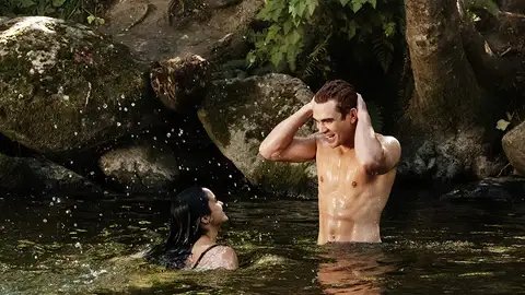 Camila Mendes y KJ Apa en 'Riverdale' Camila Mendes y KJ Apa en 'Riverdale'