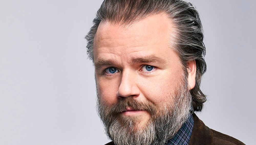 Tyler Labine interpreta al Dr. Iggy Frome en ‘New Amsterdam’