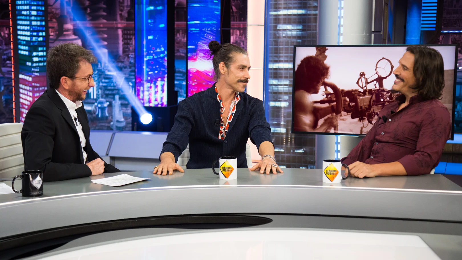 Sergio Peris-Mencheta y Óscar Jaenada cuentan en 'El Hormiguero 3.0' cómo consiguieron una foto con Sylvester Stallone Sergio Peris-Mencheta y Óscar Jaenada cuentan en 'El Hormiguero 3.0' cómo consiguieron una foto con Sylvester Stallone