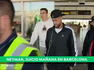 Neymar llega a Barcelona para enfrentarse al juicio por su prima de renovación Neymar llega a Barcelona para enfrentarse al juicio por su prima de renovación