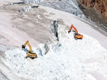 Destruyen parte del glaciar Pitztal para ampliar una estación de esquí Destruyen parte del glaciar Pitztal para ampliar una estación de esquí