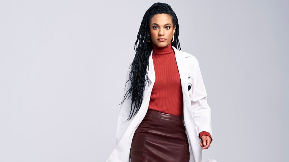Freema Agyeman interpreta a la Dra. Helen Sharpe en ‘New Amsterdam’