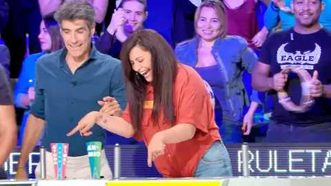 ¡Pura suerte!: Una concursante cae en el bote de ‘La ruleta de la suerte’ sin darse cuenta  ¡Pura suerte!: Una concursante cae en el bote de ‘La ruleta de la suerte’ sin darse cuenta