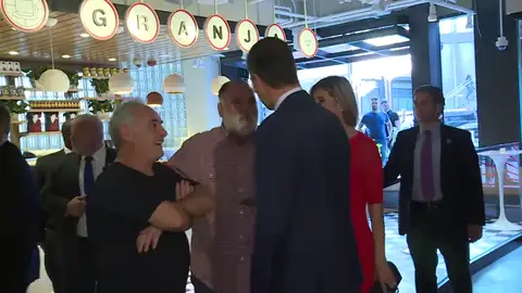 Pedro Sánchez y su mujer vistan el Mercado Little Spain de Ferrán Adriá y José Andrés en Nueva York Pedro Sánchez y su mujer vistan el Mercado Little Spain de Ferrán Adriá y José Andrés en Nueva York