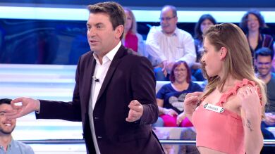 Duelo de imitar a Shakira entre Arturo Valls y la concursante central de '¡Ahora caigo!' 