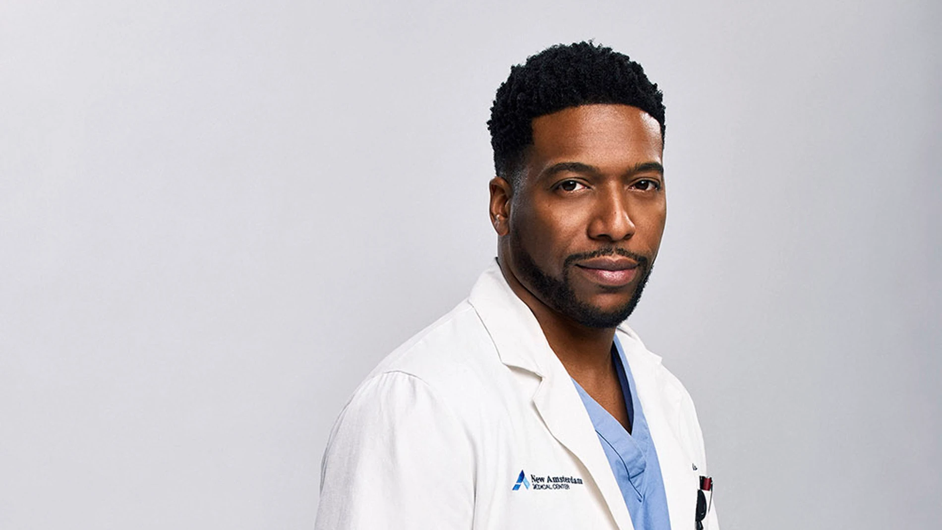 Jocko Sims interpreta al Dr. Floyd Reynolds en ‘New Amsterdam’
