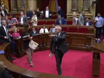 Bronca en el Parlament por el encarcelamiento de los CDR: Torrent expulsa a Carrizosa, que deja su escaño acompañado del partido