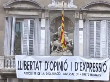 Imagen de la pancarta colocada en la Generalitat "por la libertad de expresión" Imagen de la pancarta colocada en la Generalitat "por la libertad de expresión"
