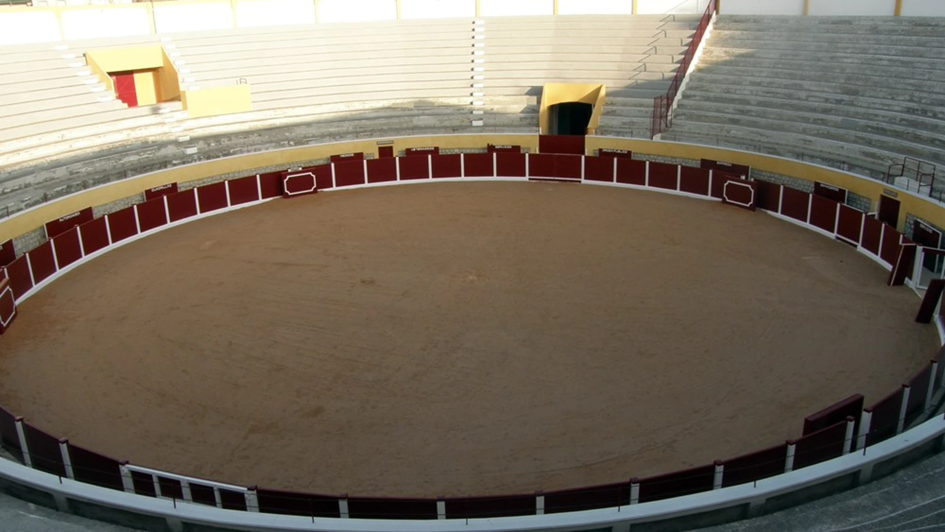 Vacunación masiva en la plaza de toros del pais vasco