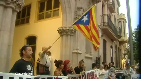 El Gobierno dice que el 155 todavía no y los independentistas mantienen el apoyo a los detenidos El Gobierno dice que el 155 todavía no y los independentistas mantienen el apoyo a los detenidos