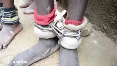 Rescatan a más de 300 personas encadenadas por los tobillos en una escuela coránica en Nigeria Rescatan a más de 300 personas encadenadas por los tobillos en una escuela coránica en Nigeria