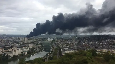 Un incendio en una planta química de Ruán Un incendio en una planta química de Ruán