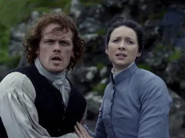 Claire (Caitriona Balfe) y Jamie Fraser (Sam Heughan) en 'Oulander' Claire (Caitriona Balfe) y Jamie Fraser (Sam Heughan) en 'Oulander'