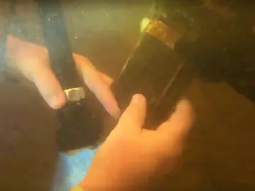 El móvil en el fondo del río El móvil en el fondo del río