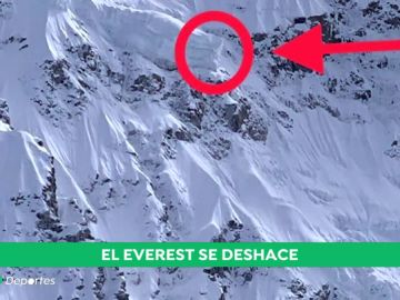 Las impactantes imágenes de una cascada de hielo del Everest que ha provocado la retirada de dos expediciones 