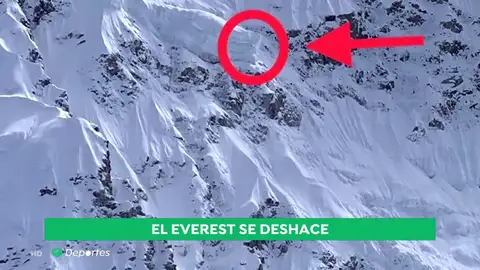 Las impactantes imágenes de una cascada de hielo del Everest que ha provocado la retirada de dos expediciones Las impactantes imágenes de una cascada de hielo del Everest que ha provocado la retirada de dos expediciones