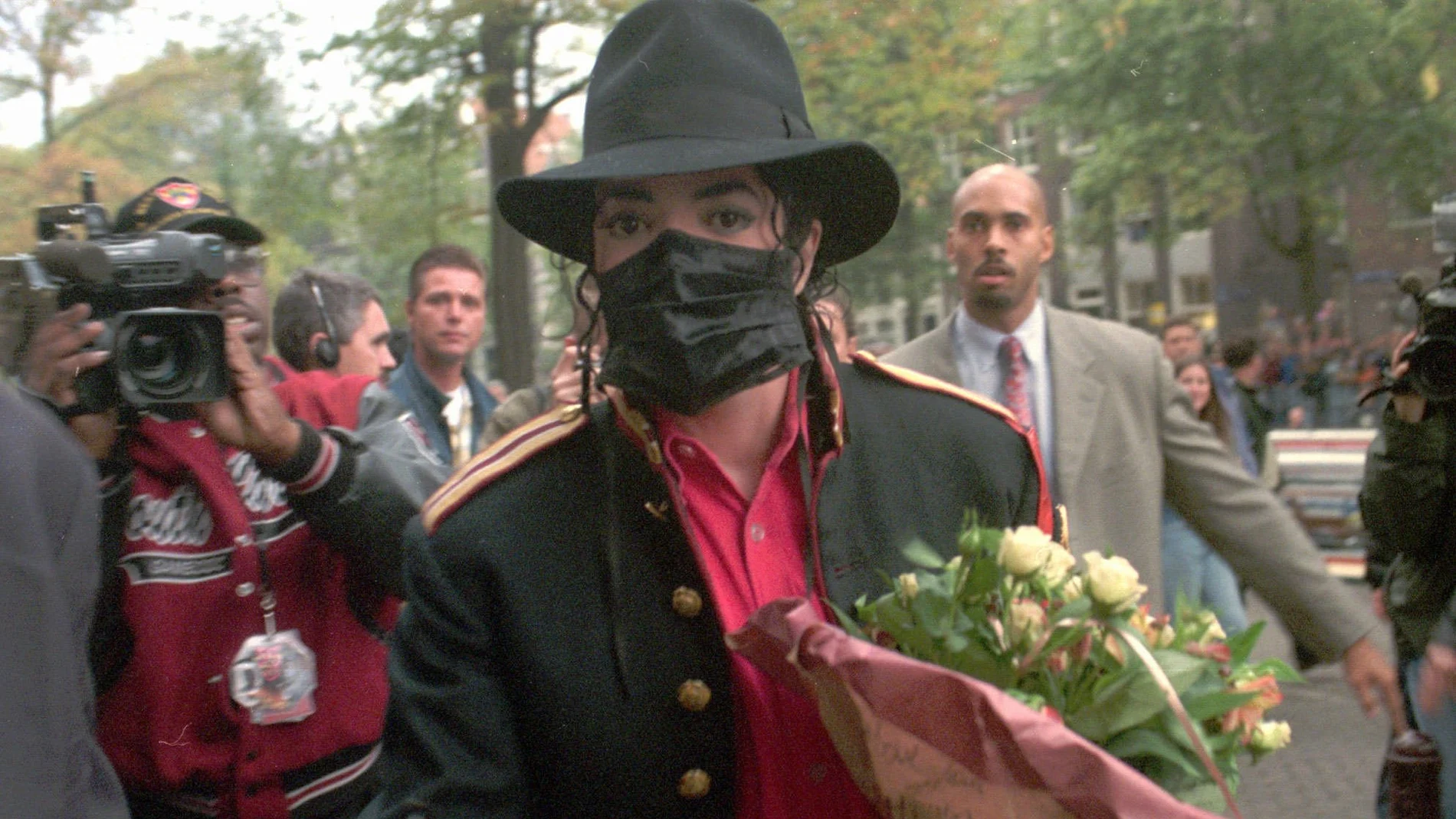 Michael Jackson con máscara Michael Jackson con máscara