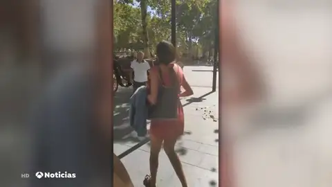 La caída de un caballo provoca que varios cocheros se encaren con los viandantes que les increparon La caída de un caballo provoca que varios cocheros se encaren con los viandantes que les increparon