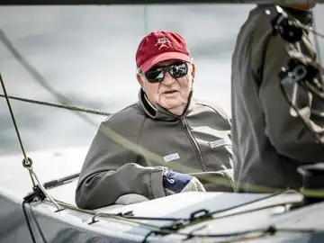 El Rey Juan Carlos en una de las regatas de Sanxenxo en una imagen de archivo El Rey Juan Carlos en una de las regatas de Sanxenxo en una imagen de archivo