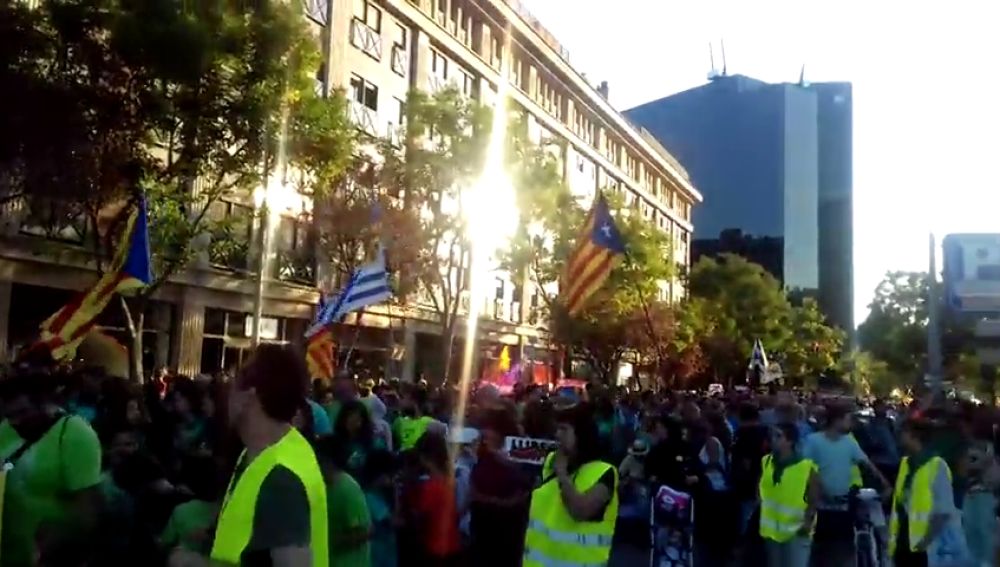 Decenas de personas se concentran en Barcelona contra las detenciones de los CDR