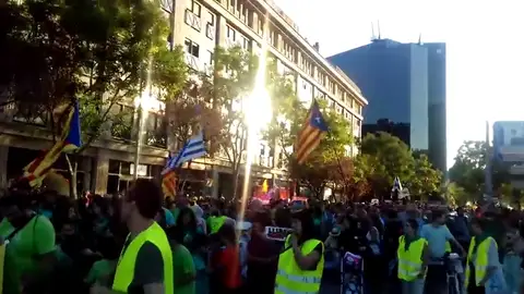 Decenas de personas se concentran en Barcelona contra las detenciones de los CDR Decenas de personas se concentran en Barcelona contra las detenciones de los CDR