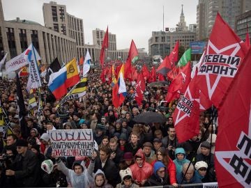 Multitudinaria protesta antigubernamental en Moscú