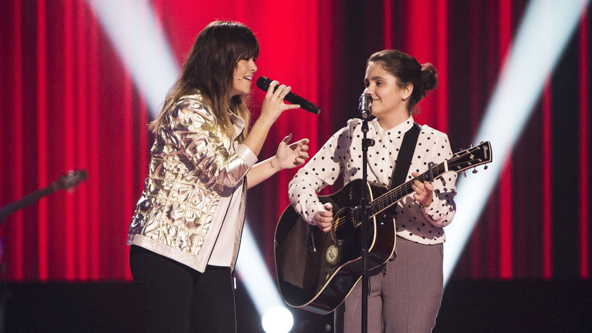 Vanesa Mart&iacute;n e Isabel Marsal cantan 'Borracha de amor' en 'La Voz Kids'