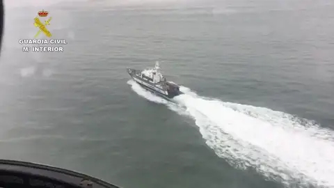 La Guardia Civil intercepta dos cayucos en Mauritania con destino a Canarias La Guardia Civil intercepta dos cayucos en Mauritania con destino a Canarias