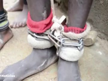 Buscan a las familias de los más de 300 niños rescatados tras ser encadenados y abusados sexualmente en una escuela de Nigeria 