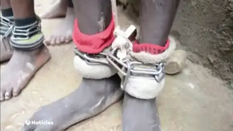 Buscan a las familias de los más de 300 niños rescatados tras ser encadenados y abusados sexualmente en una escuela de Nigeria Buscan a las familias de los más de 300 niños rescatados tras ser encadenados y abusados sexualmente en una escuela de Nigeria