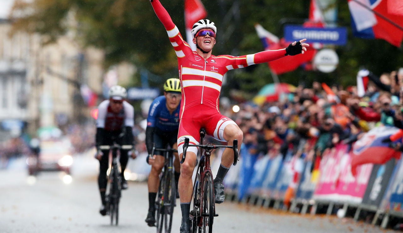 Mads Pedersen cruza primero la línea de meta en el Mundial 2019 de ciclismo Mads Pedersen cruza primero la línea de meta en el Mundial 2019 de ciclismo