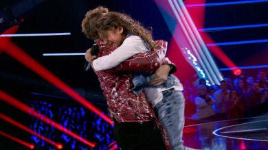 David Bisbal consigue el arte flamenco de Juan Miguel Cortés: “Lo mismo me dejo el pelo largo que me has dado envidia”