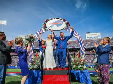 La boda de dos hinchas de los Bills La boda de dos hinchas de los Bills