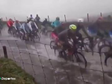 El calvario de los ciclistas en los Mundiales de Yorkshire por el diluvio y el frío ártico: "Yo iba totalmente congelado"