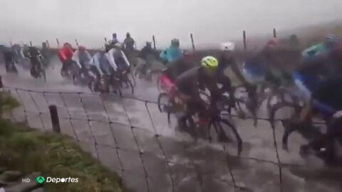 El calvario de los ciclistas en los Mundiales de Yorkshire por el diluvio y el fr&iacute;o &aacute;rtico: "Yo iba totalmente congelado"