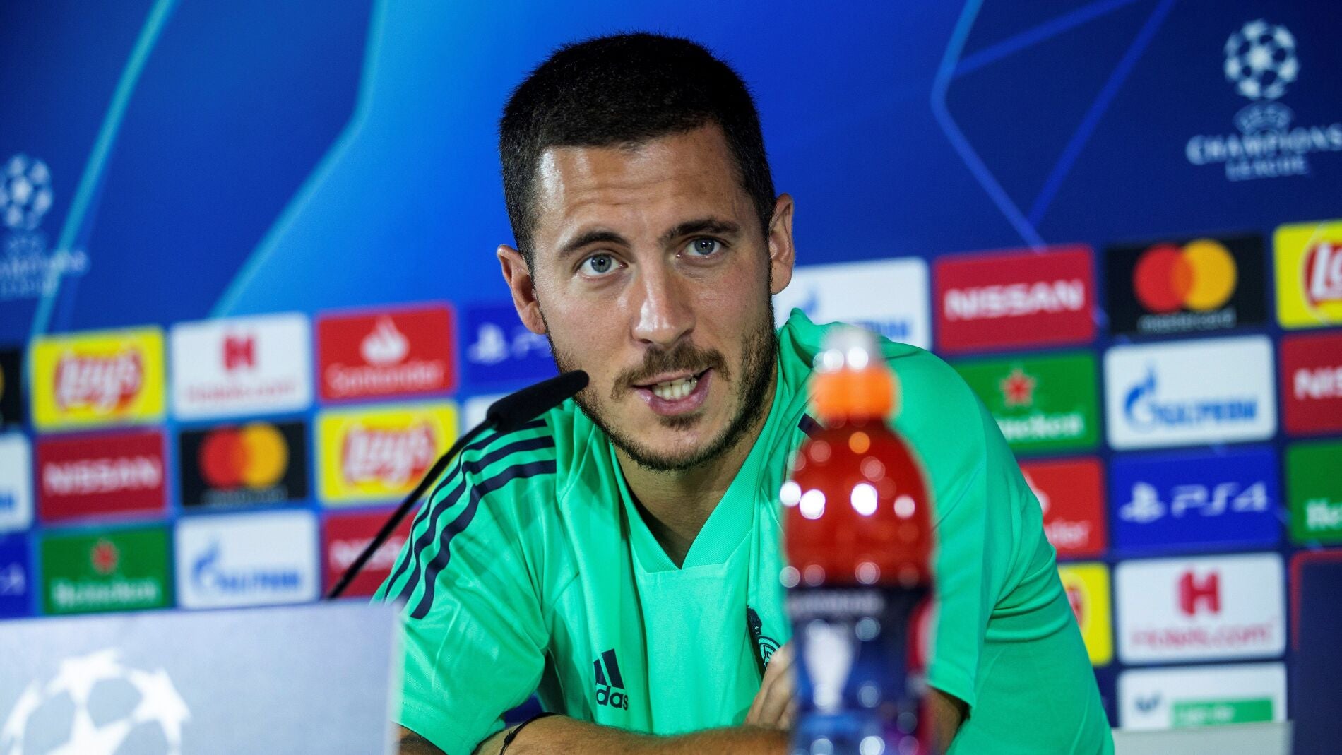 Eden Hazard en rueda de prensa