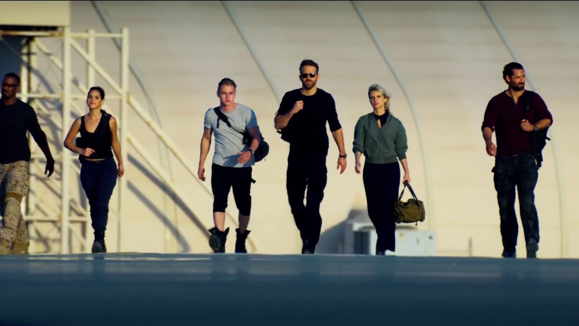 Ryan Reynolds en el tráiler de '6 en la sombra' ('6 Underground')