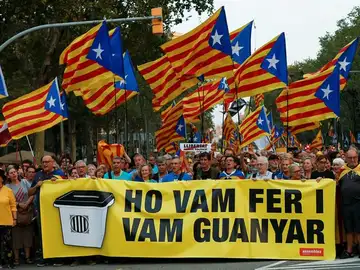 Varios manifestantes portan una pancarta con el mensaje "Lo hicimos y ganamos" Varios manifestantes portan una pancarta con el mensaje "Lo hicimos y ganamos"