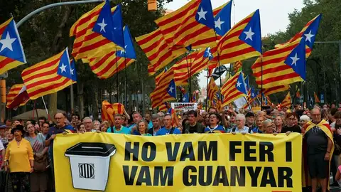 Varios manifestantes portan una pancarta con el mensaje "Lo hicimos y ganamos" Varios manifestantes portan una pancarta con el mensaje "Lo hicimos y ganamos"